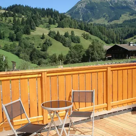 Apartment Ski-in Ski-out In Idyllic Setting