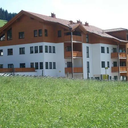 Ski-in Ski-out In Idyllic Setting *