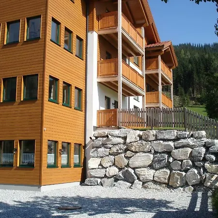 Ski-in Ski-out In Idyllic Setting *
